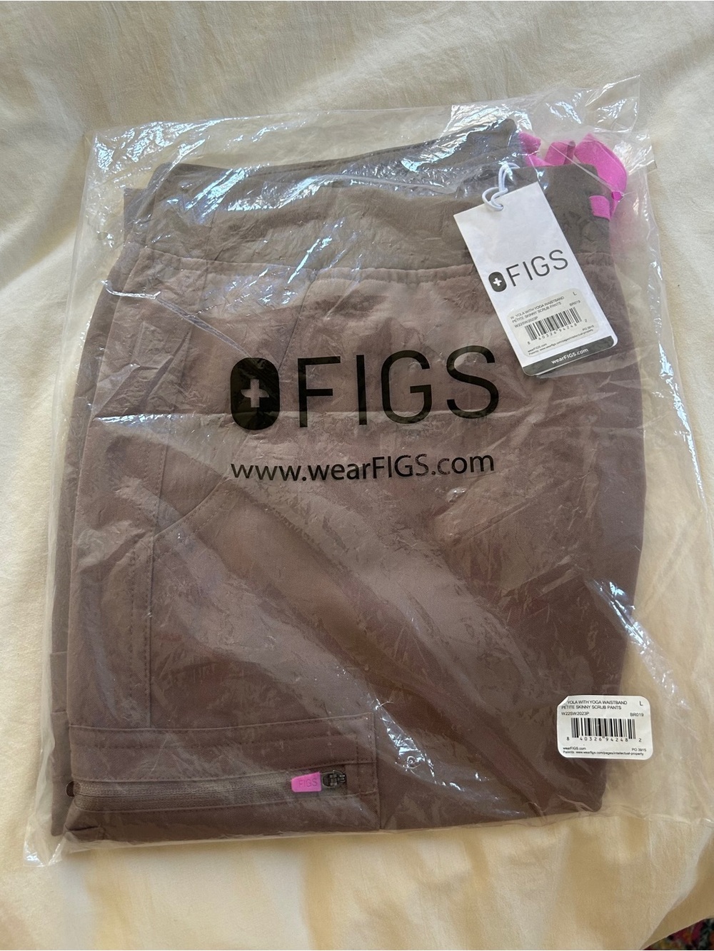 NWT Figs Yola with Yoga Waistband Petite Skinny Scrub Pants. Size Large. Brown.